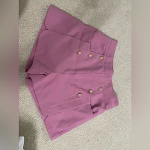 Cute dress shorts, never wore in great condition